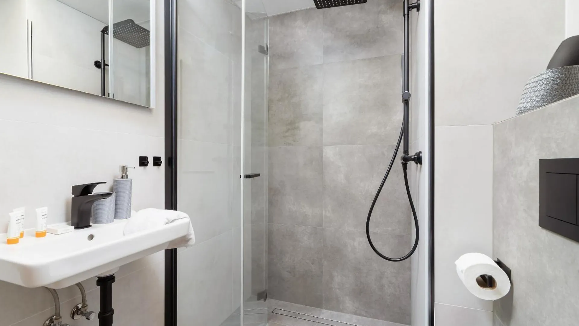 Modern Studios With Air Conditioning In Downtown Krakow By Noclegi Renters Apartment