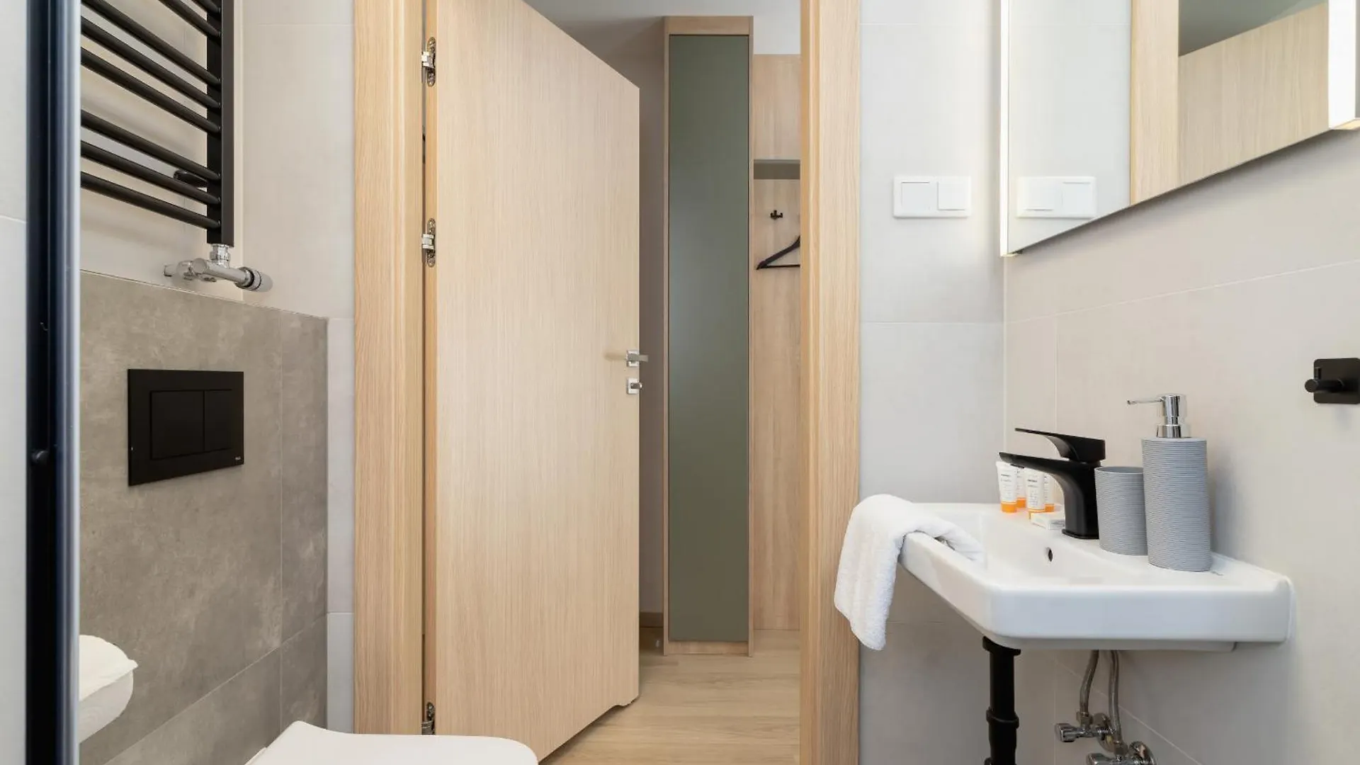 Modern Studios With Air Conditioning In Downtown Krakow By Noclegi Renters 0*,  Poland