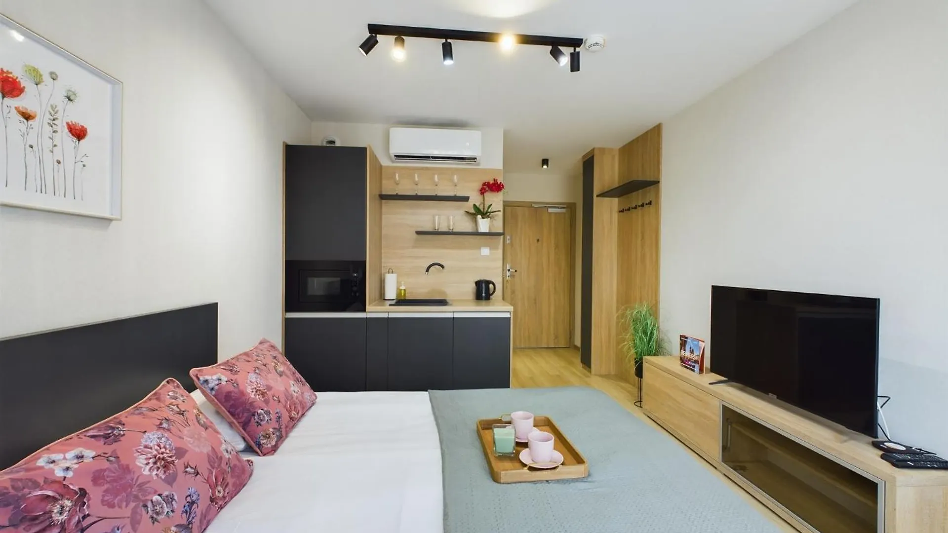 Apartment Modern Studios With Air Conditioning In Downtown Krakow By Noclegi Renters