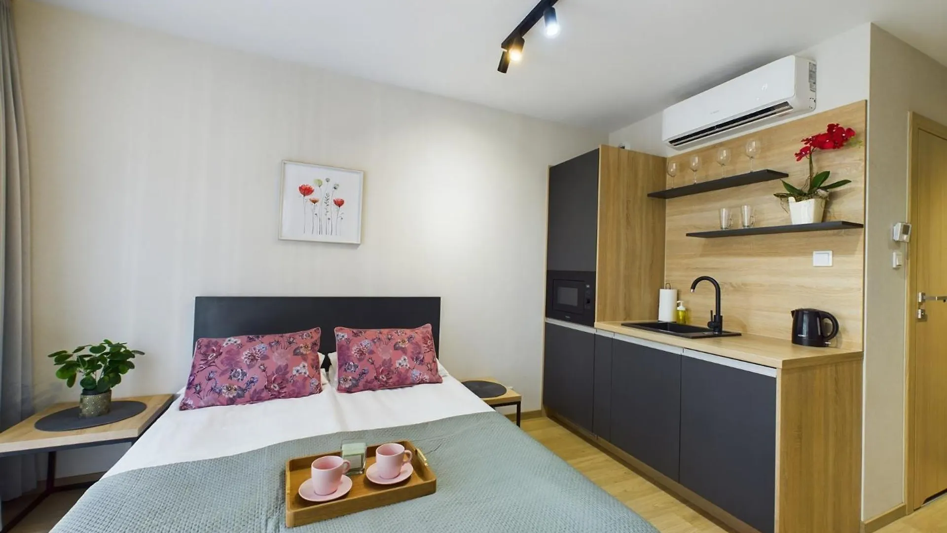 Modern Studios With Air Conditioning In Downtown Krakow By Noclegi Renters Apartment