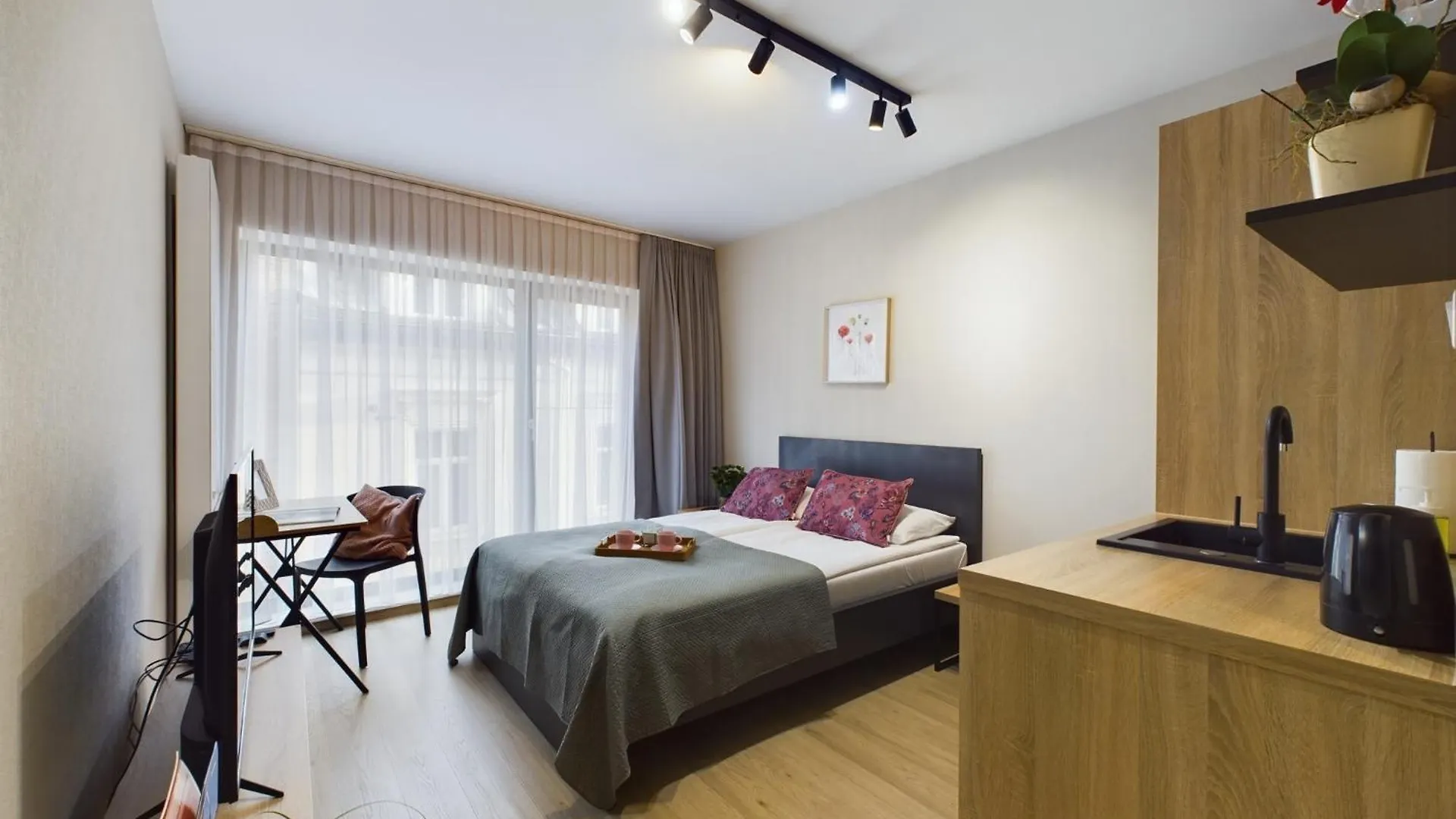 Apartment Modern Studios With Air Conditioning In Downtown Krakow By Noclegi Renters